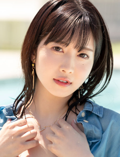 白岩冬萌(Shiraiwa Tomo)个人资料照片